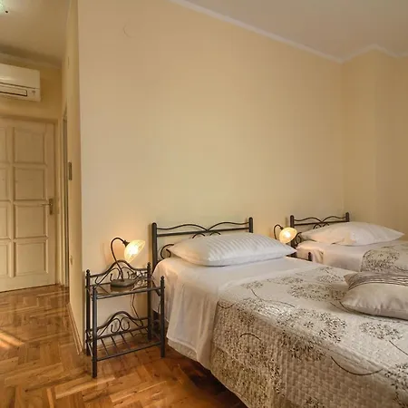 Beautiful Divina With Large Pool, Sauna & Hydrommassage Near Pula, High Level Of Privacy