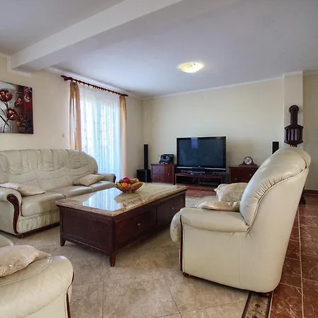 Beautiful Divina With Large Pool, Sauna & Hydrommassage Near Pula, High Level Of Privacy