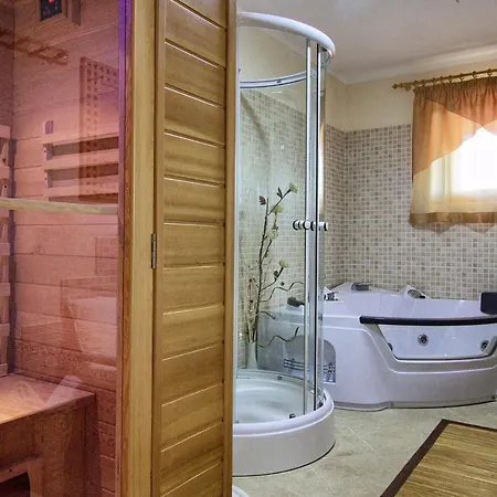 Villa Beautiful Divina With Large Pool, Sauna & Hydrommassage Near Pula, High Level Of Privacy *