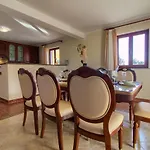 Beautiful Divina With Large Pool, Sauna & Hydrommassage Near Pula, High Level Of Privacy Villa