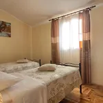 Beautiful Divina With Large Pool, Sauna & Hydrommassage Near Pula, High Level Of Privacy Villa