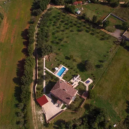 Beautiful Divina With Large Pool, Sauna & Hydrommassage Near Pula, High Level Of Privacy Villa