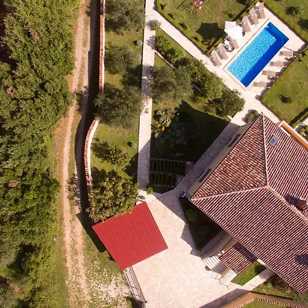 Villa Beautiful Divina With Large Pool, Sauna & Hydrommassage Near Pula, High Level Of Privacy Sisan