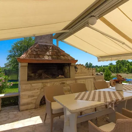 Villa Beautiful Divina With Large Pool, Sauna & Hydrommassage Near Pula, High Level Of Privacy Šišan