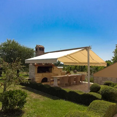 Beautiful Divina With Large Pool, Sauna & Hydrommassage Near Pula, High Level Of Privacy Villa