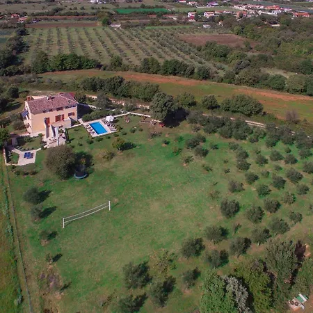 Beautiful Divina With Large Pool, Sauna & Hydrommassage Near Pula, High Level Of Privacy Villa *