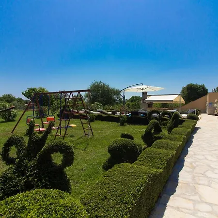 Villa Beautiful Divina With Large Pool, Sauna & Hydrommassage Near Pula, High Level Of Privacy