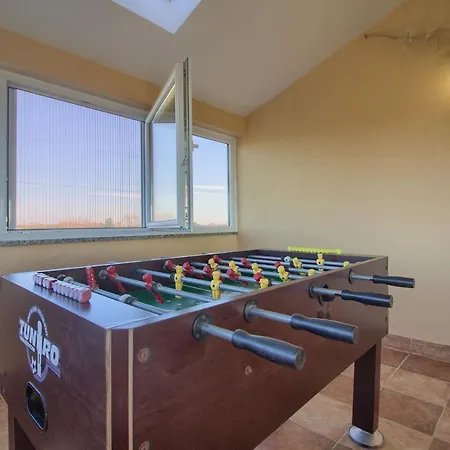 Villa Beautiful Divina With Large Pool, Sauna & Hydrommassage Near Pula, High Level Of Privacy
