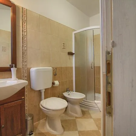 Beautiful Divina With Large Pool, Sauna & Hydrommassage Near Pula, High Level Of Privacy *