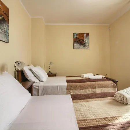 Villa Beautiful Divina With Large Pool, Sauna & Hydrommassage Near Pula, High Level Of Privacy *