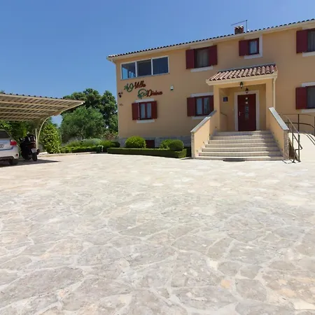 Beautiful Divina With Large Pool, Sauna & Hydrommassage Near Pula, High Level Of Privacy *