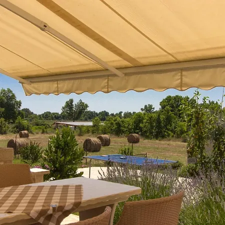 Beautiful Divina With Large Pool, Sauna & Hydrommassage Near Pula, High Level Of Privacy