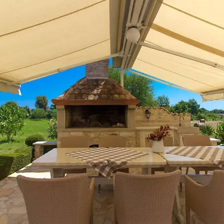 Beautiful Divina With Large Pool, Sauna & Hydrommassage Near Pula, High Level Of Privacy Šišan