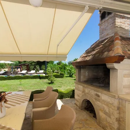 Beautiful Divina With Large Pool, Sauna & Hydrommassage Near Pula, High Level Of Privacy * Sisan