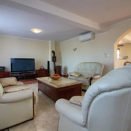 Beautiful Divina With Large Pool, Sauna & Hydrommassage Near Pula, High Level Of Privacy Villa *