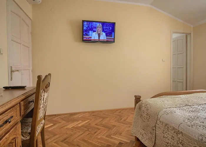 Villa Beautiful Divina With Large Pool, Sauna & Hydrommassage Near Pula, High Level Of Privacy Šišan