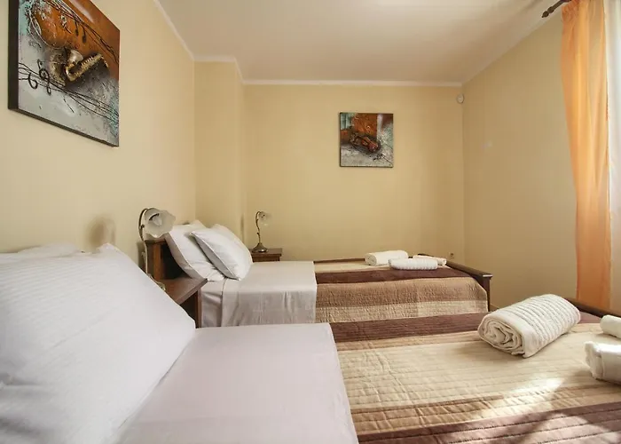 Villa Beautiful Divina With Large Pool, Sauna & Hydrommassage Near Pula, High Level Of Privacy *